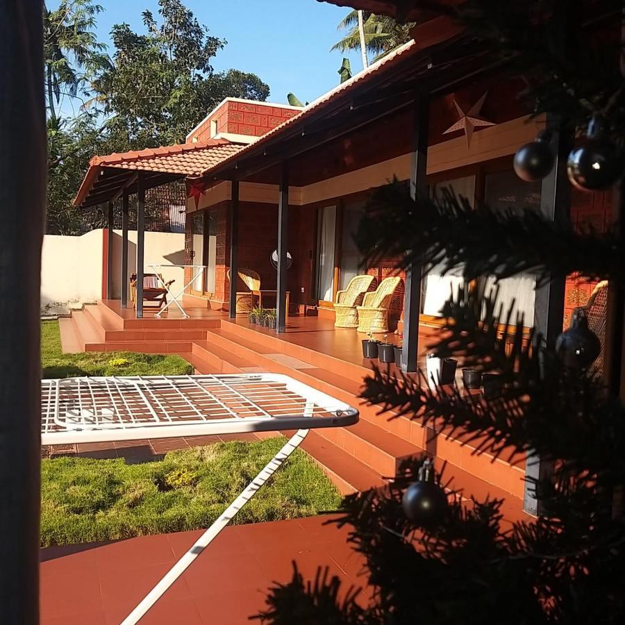 The Ixora - A Boutique Homestay Varkala Bagian luar foto