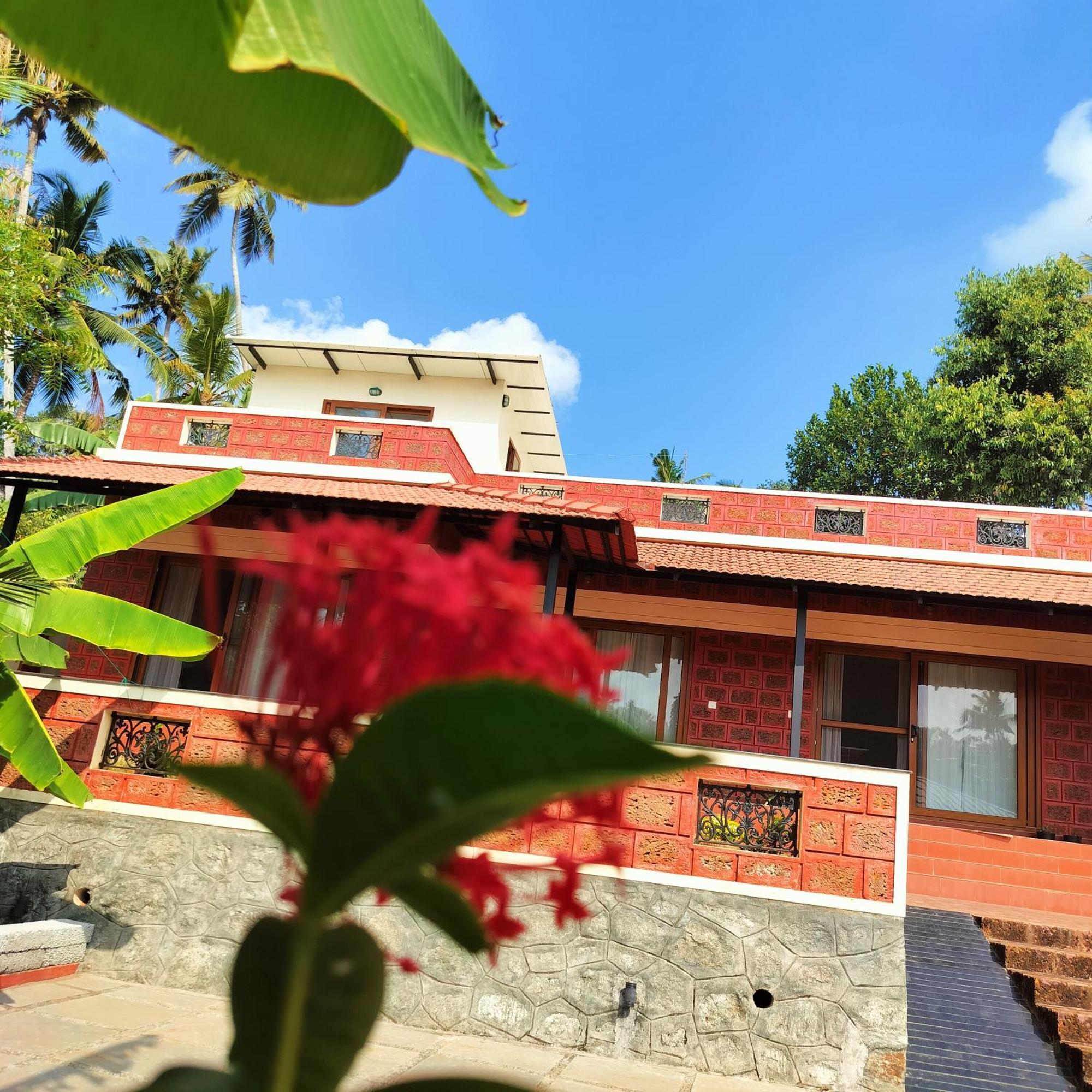 The Ixora - A Boutique Homestay Varkala Bagian luar foto