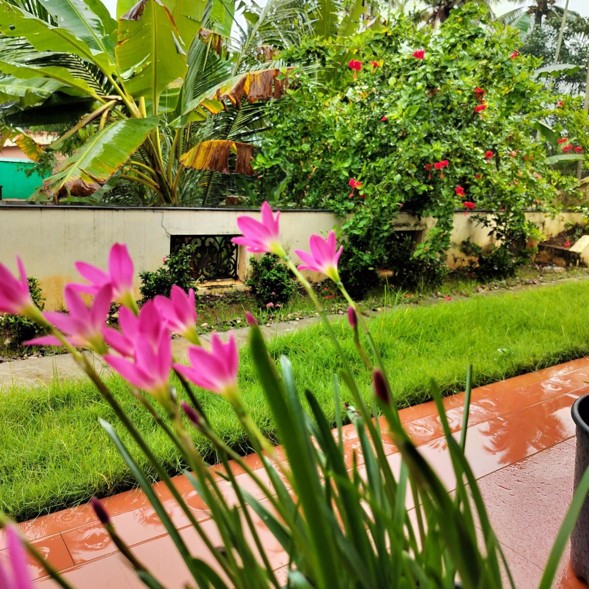 The Ixora - A Boutique Homestay Varkala Bagian luar foto