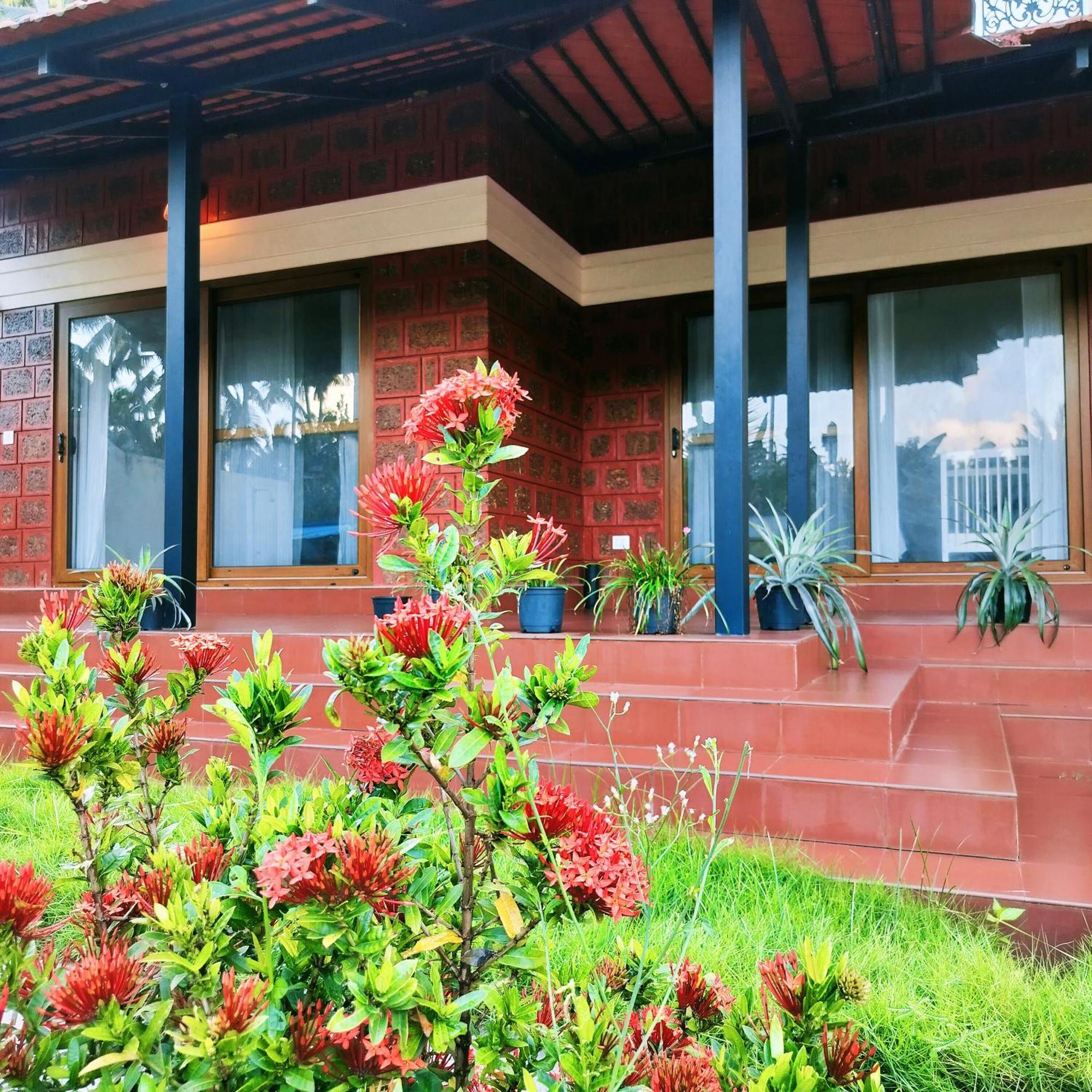 The Ixora - A Boutique Homestay Varkala Bagian luar foto